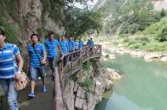 公司旅游：浙西大峡谷中的探索